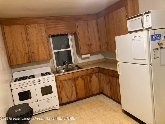 1423 Pontiac Street, Lansing, MI 48910