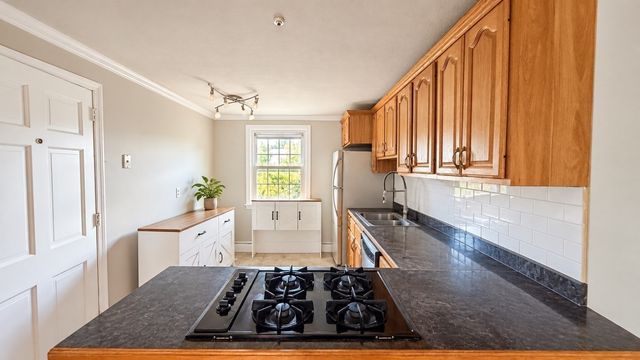 160 Tyngsboro Rd 19C, Chelmsford, MA 01863