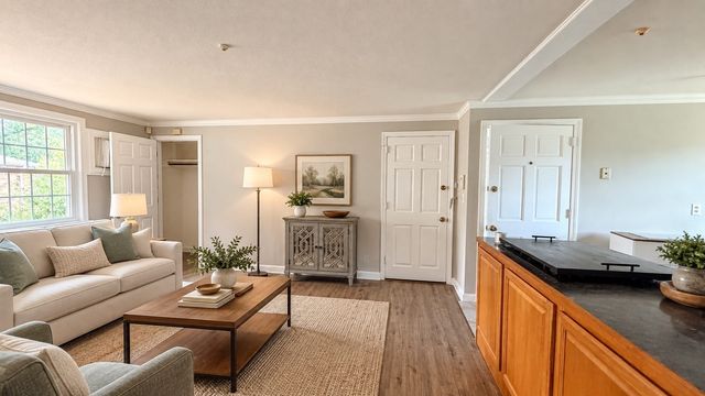 160 Tyngsboro Rd 19C, Chelmsford, MA 01863