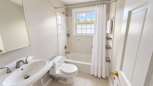 160 Tyngsboro Rd 19C, Chelmsford, MA 01863