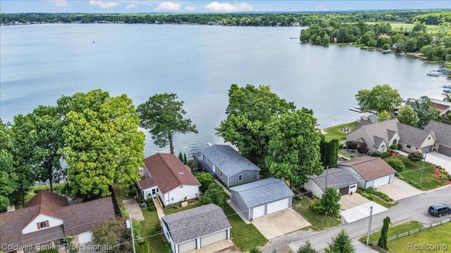 3782 S Shore Drive, Elba Township, MI 48446