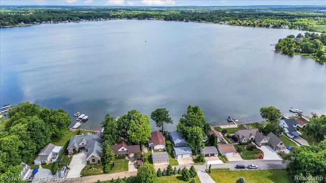 3782 S Shore Drive, Elba Township, MI 48446
