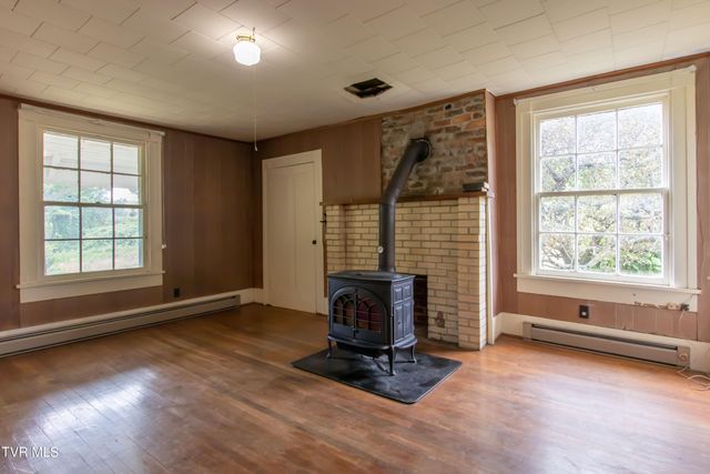 26528 Shortsville Rd Road, Abingdon, VA 24210