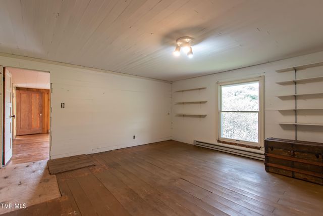 26528 Shortsville Rd Road, Abingdon, VA 24210