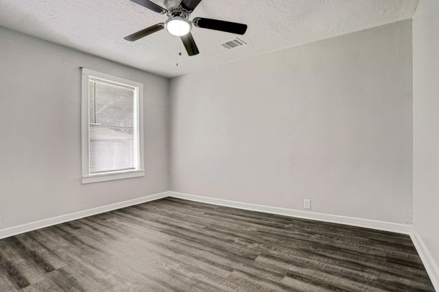 308 Bennett Drive, West Columbia, TX 77486