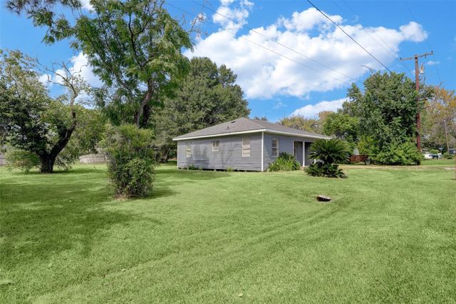 308 Bennett Drive, West Columbia, TX 77486