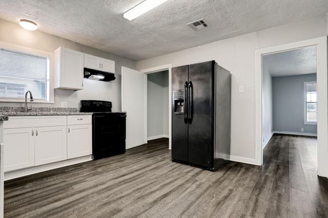 308 Bennett Drive, West Columbia, TX 77486