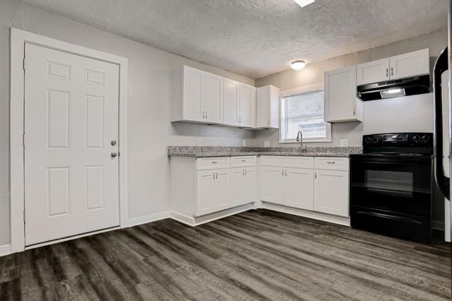 308 Bennett Drive, West Columbia, TX 77486