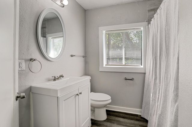 308 Bennett Drive, West Columbia, TX 77486