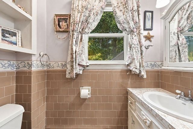 4 Prospect St, North Attleboro, MA 02760