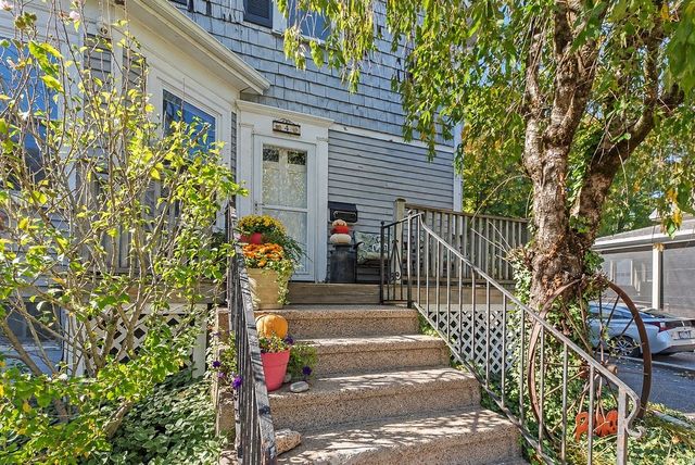 4 Prospect St, North Attleboro, MA 02760