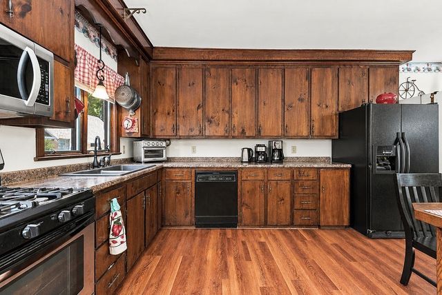 4 Prospect St, North Attleboro, MA 02760
