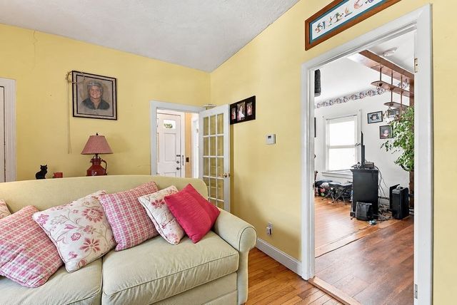 4 Prospect St, North Attleboro, MA 02760