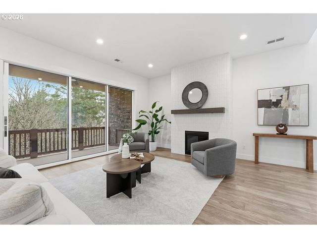 7741 Nw LADYBUG Pl, Portland, OR 97229