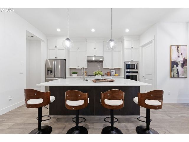 7741 Nw LADYBUG Pl, Portland, OR 97229