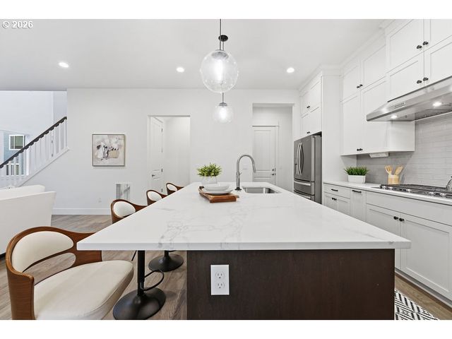 7741 Nw LADYBUG Pl, Portland, OR 97229