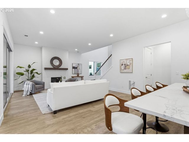 7741 Nw LADYBUG Pl, Portland, OR 97229