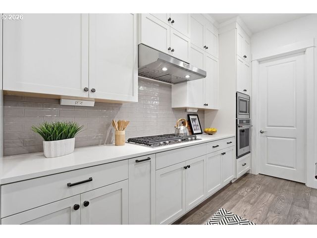 7741 Nw LADYBUG Pl, Portland, OR 97229