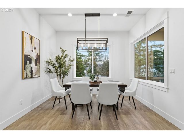 7741 Nw LADYBUG Pl, Portland, OR 97229