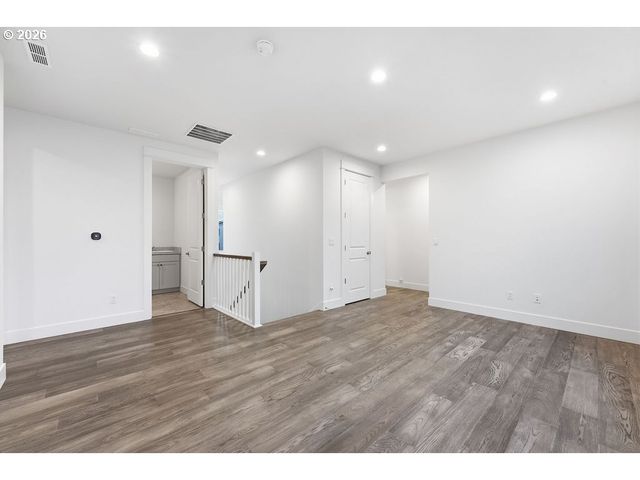 7741 Nw LADYBUG Pl, Portland, OR 97229