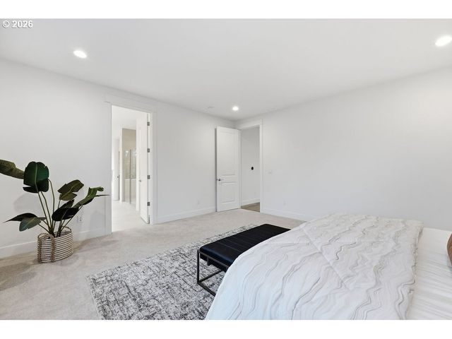 7741 Nw LADYBUG Pl, Portland, OR 97229