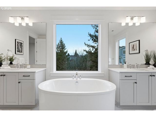 7741 Nw LADYBUG Pl, Portland, OR 97229