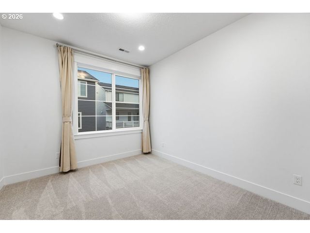 7741 Nw LADYBUG Pl, Portland, OR 97229