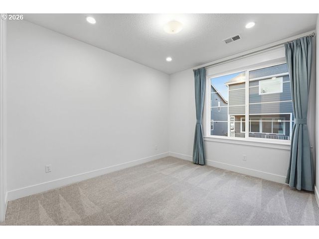 7741 Nw LADYBUG Pl, Portland, OR 97229