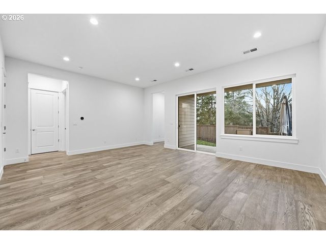 7741 Nw LADYBUG Pl, Portland, OR 97229