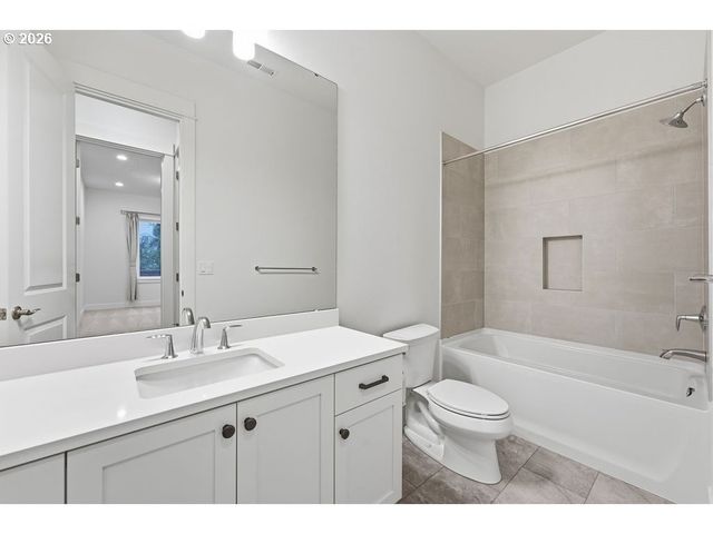 7741 Nw LADYBUG Pl, Portland, OR 97229