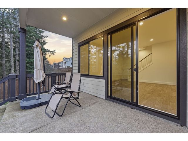 7741 Nw LADYBUG Pl, Portland, OR 97229