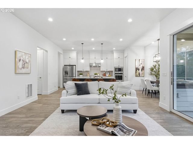 7741 Nw LADYBUG Pl, Portland, OR 97229