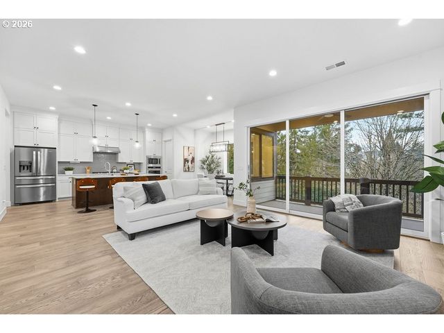 7741 Nw LADYBUG Pl, Portland, OR 97229