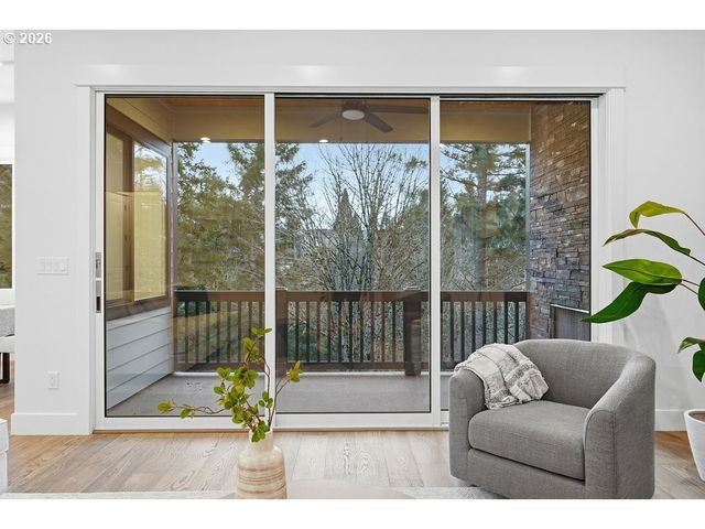 7741 Nw LADYBUG Pl, Portland, OR 97229