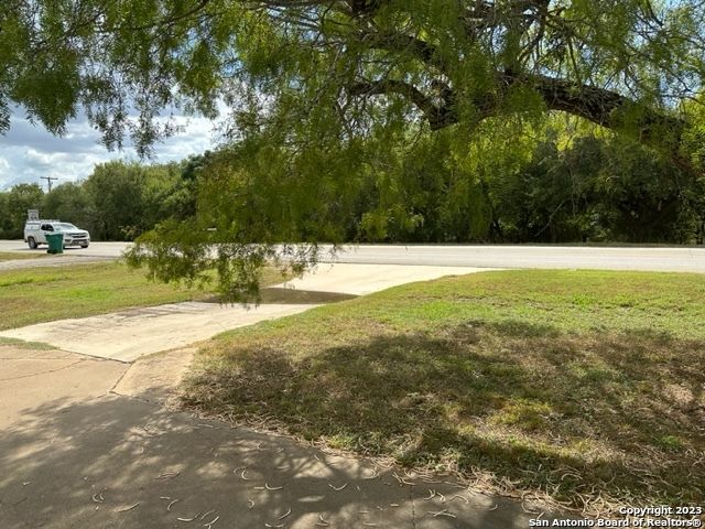 791 S HWY 16, Jourdanton, TX 78026