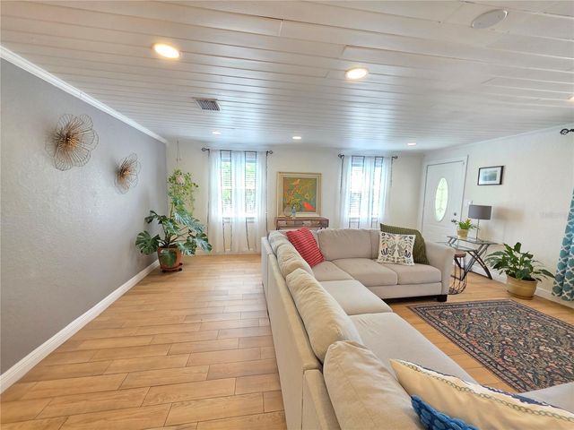 7211 12TH AVENUE N, St Petersburg, FL 33710