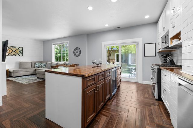 6440 64th Street NE, Albertville, MN 55301