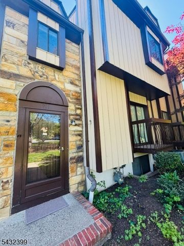 119 Wimbledon Sq, Washington Twp., NJ 07840