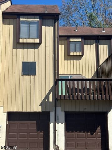 119 Wimbledon Sq, Washington Twp., NJ 07840