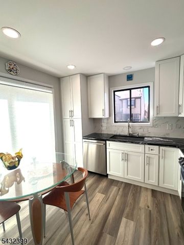 119 Wimbledon Sq, Washington Twp., NJ 07840