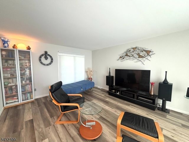 119 Wimbledon Sq, Washington Twp., NJ 07840