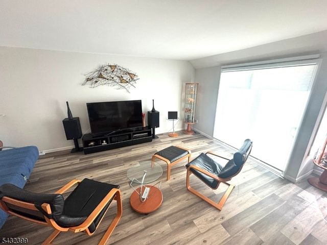 119 Wimbledon Sq, Washington Twp., NJ 07840