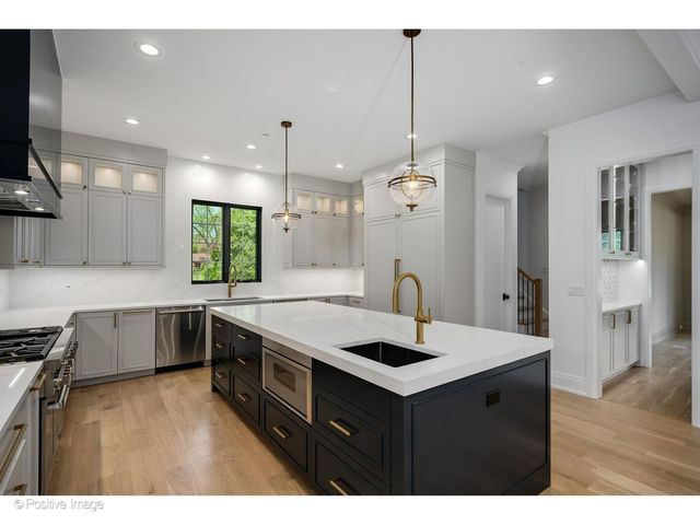 1851 Oakwood Road, Northbrook, IL 60062