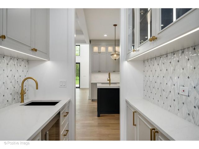 1851 Oakwood Road, Northbrook, IL 60062