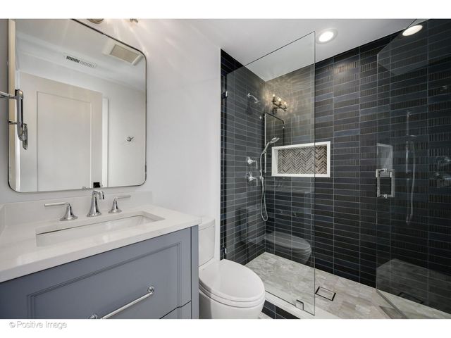1851 Oakwood Road, Northbrook, IL 60062
