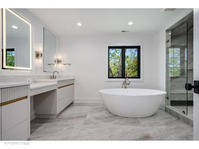 1851 Oakwood Road, Northbrook, IL 60062