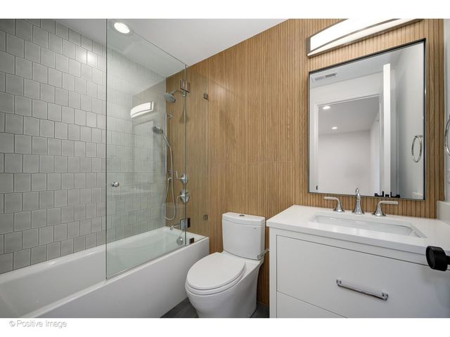 1851 Oakwood Road, Northbrook, IL 60062