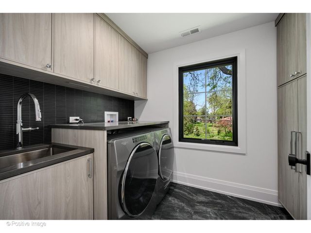 1851 Oakwood Road, Northbrook, IL 60062