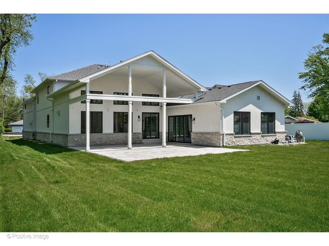 1851 Oakwood Road, Northbrook, IL 60062