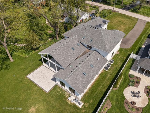 1851 Oakwood Road, Northbrook, IL 60062